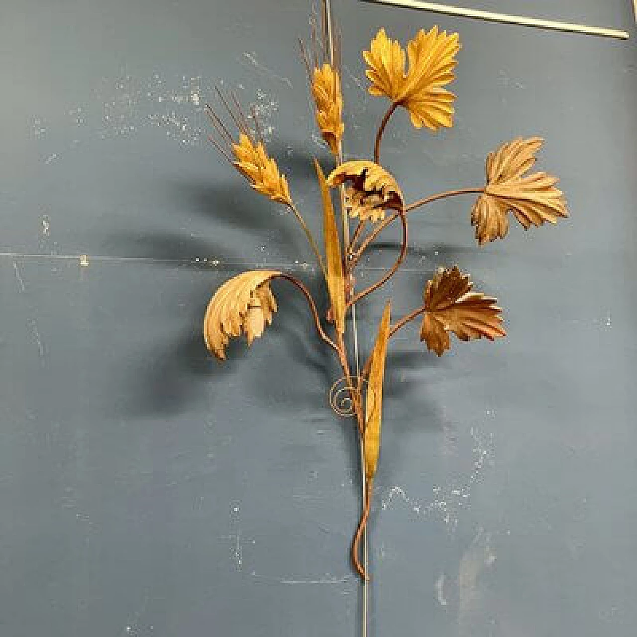 Metal and gilded wood wall light with vine leaves and spikes 2