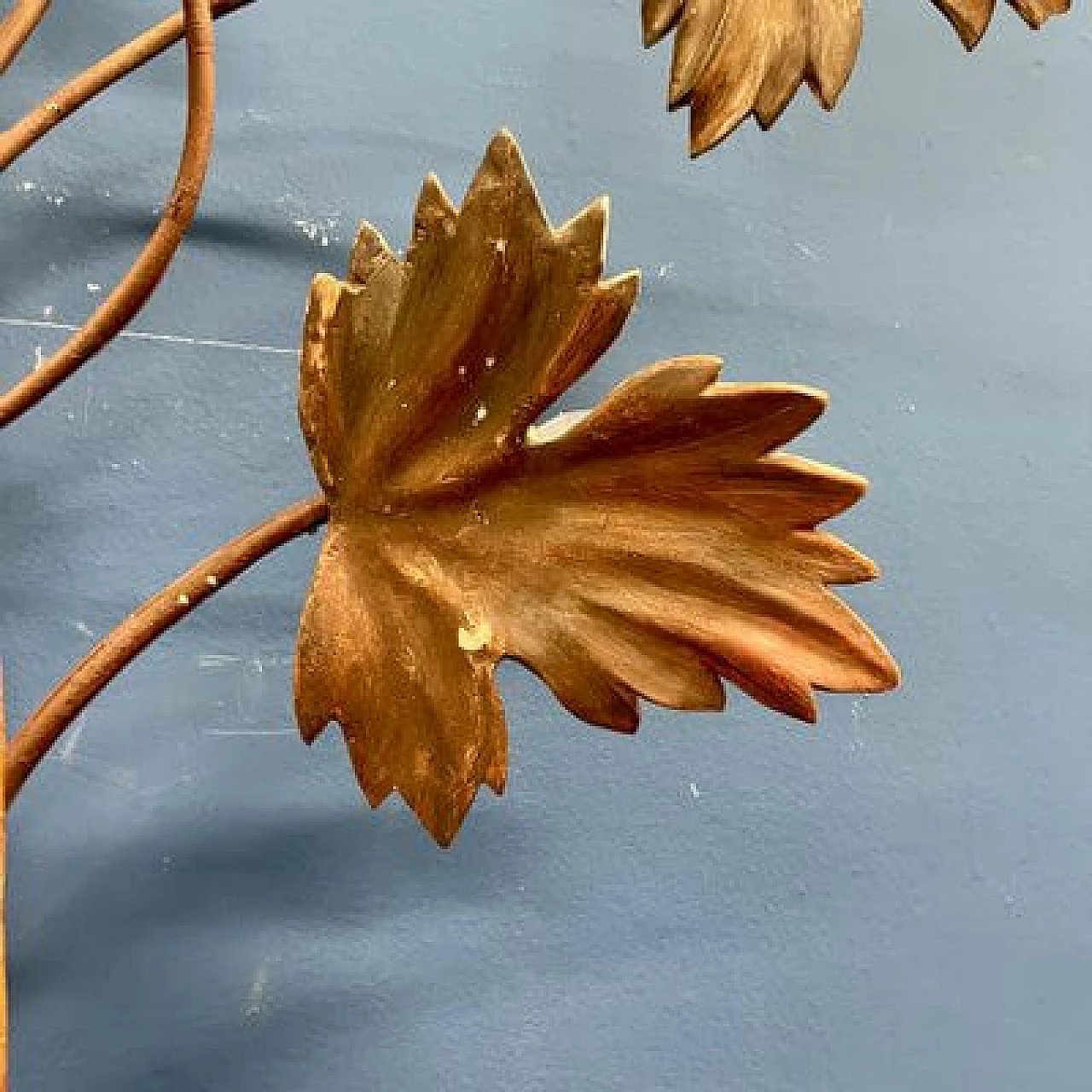 Metal and gilded wood wall light with vine leaves and spikes 7