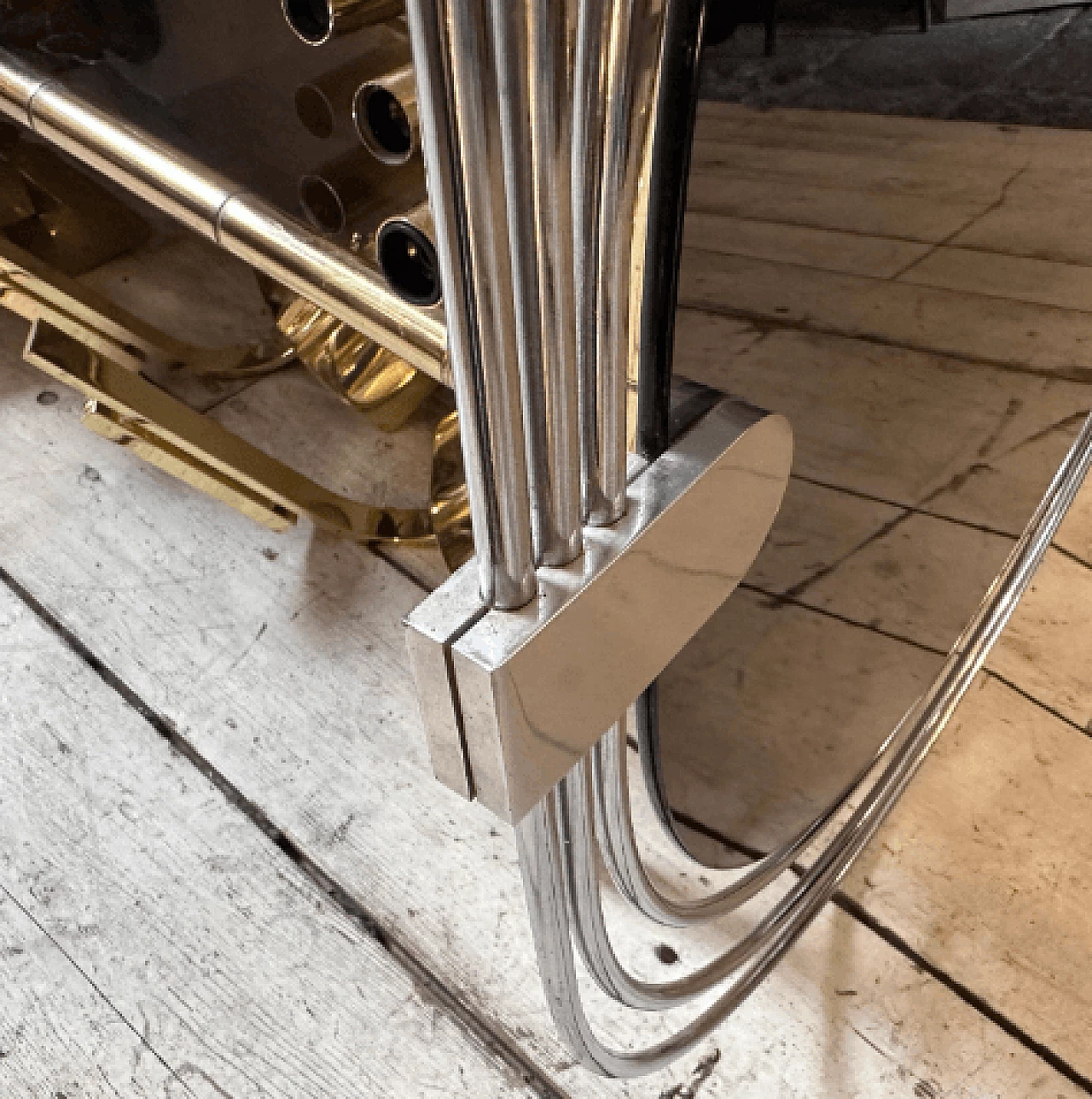 Specchio in acciaio e vetro fumé attribuito a Gaetano Sciolari, anni '70 5