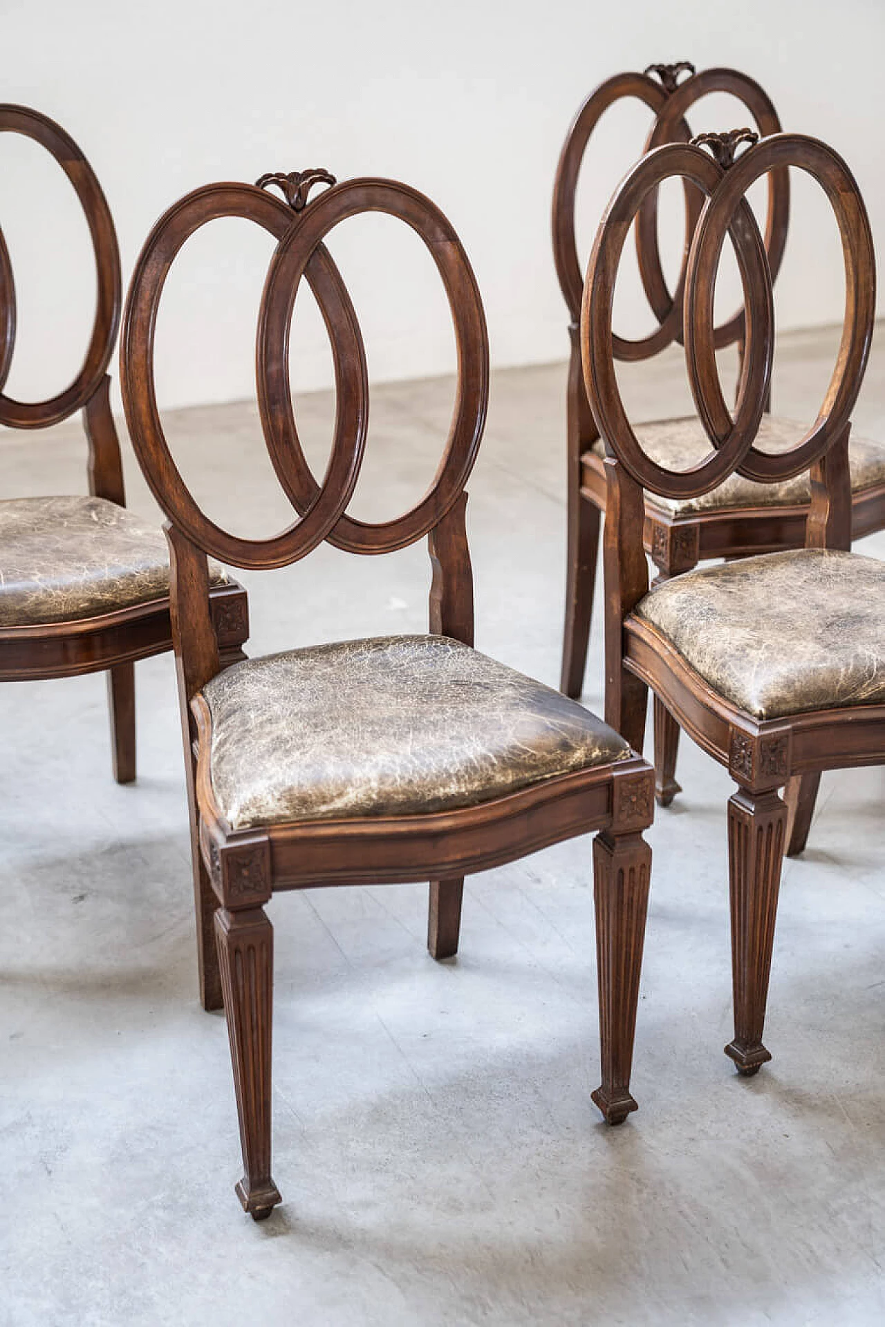 4 Hand-carved walnut chairs with leatherette seat, 1970s 12
