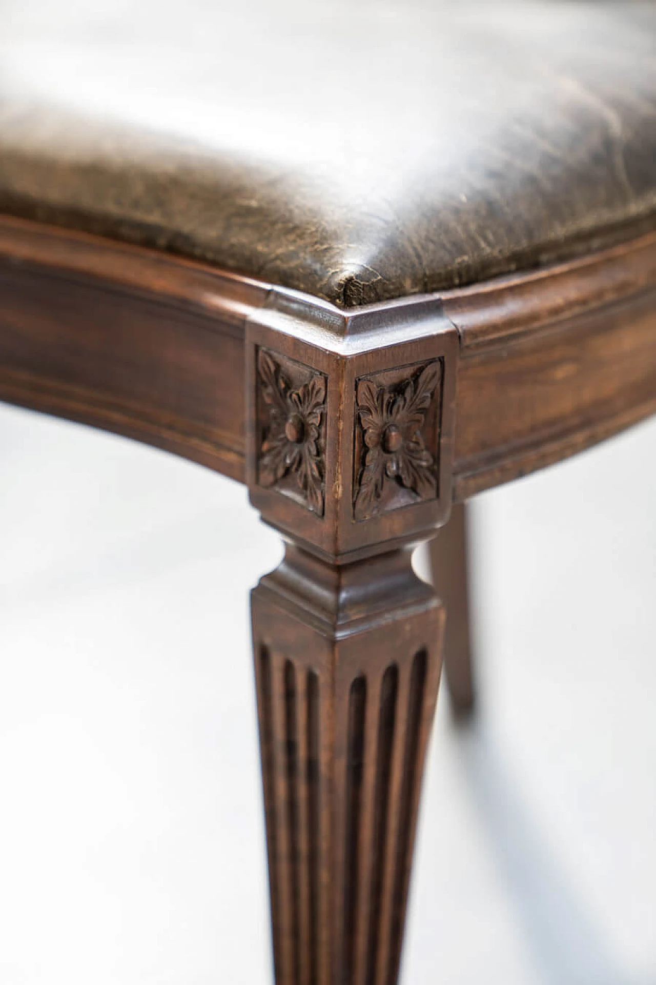 4 Hand-carved walnut chairs with leatherette seat, 1970s 18