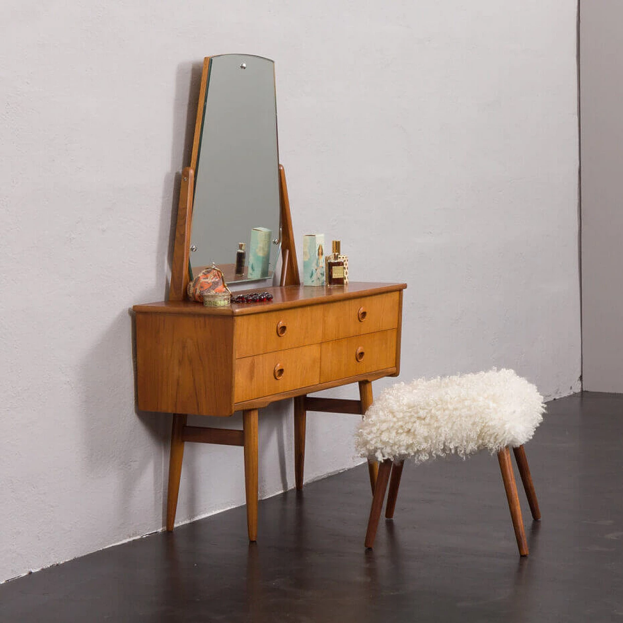 Scandinavian teak vanity table with trapezoidal mirror attributed to John Texmon, 1960s 2