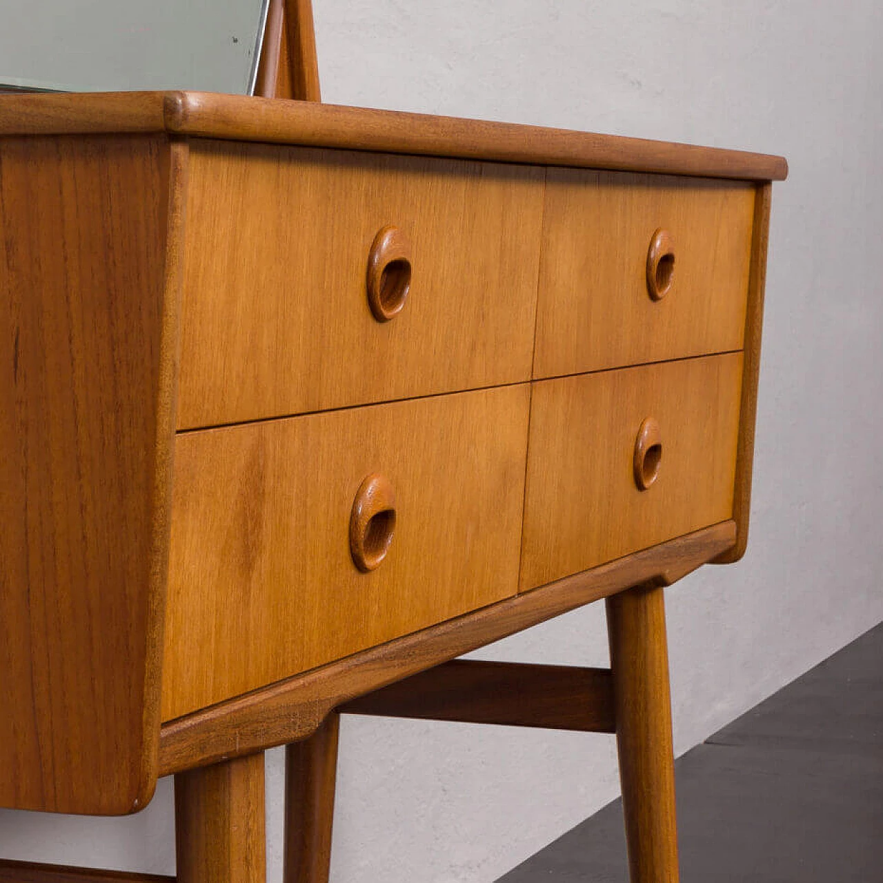 Scandinavian teak vanity table with trapezoidal mirror attributed to John Texmon, 1960s 8