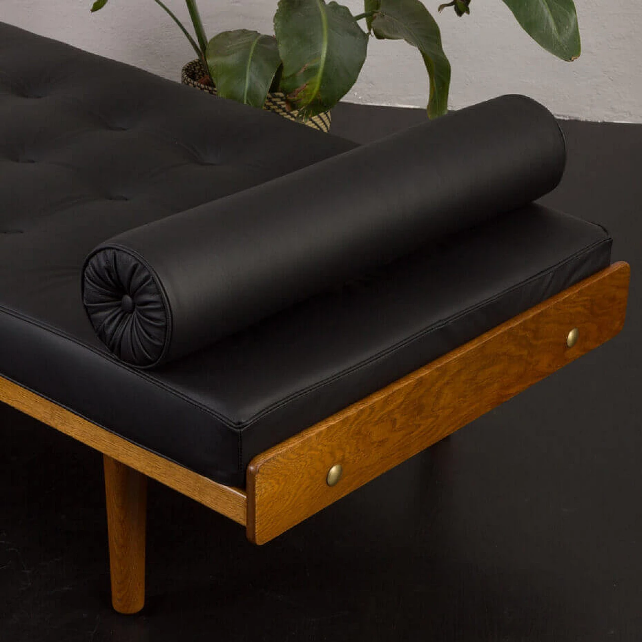 Daybed G19 in oak and black leather by Ejvind A. Johansson for FDB Furniture, 1960s 2