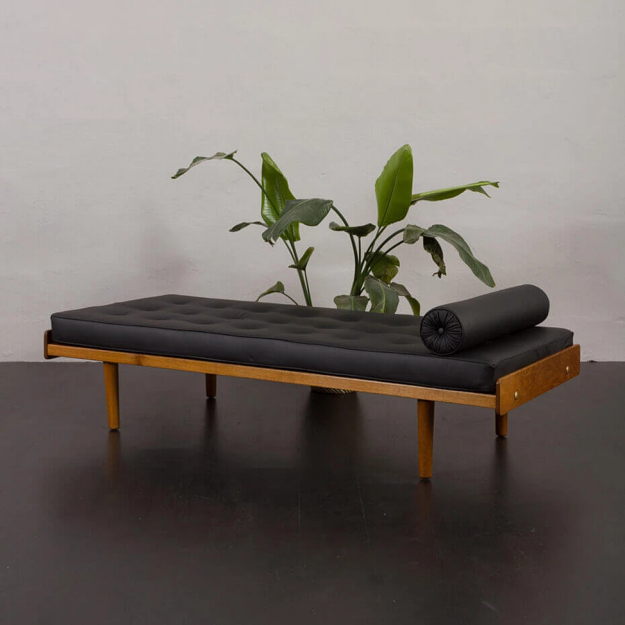 Daybed G19 in oak and black leather by Ejvind A. Johansson for FDB Furniture, 1960s 3