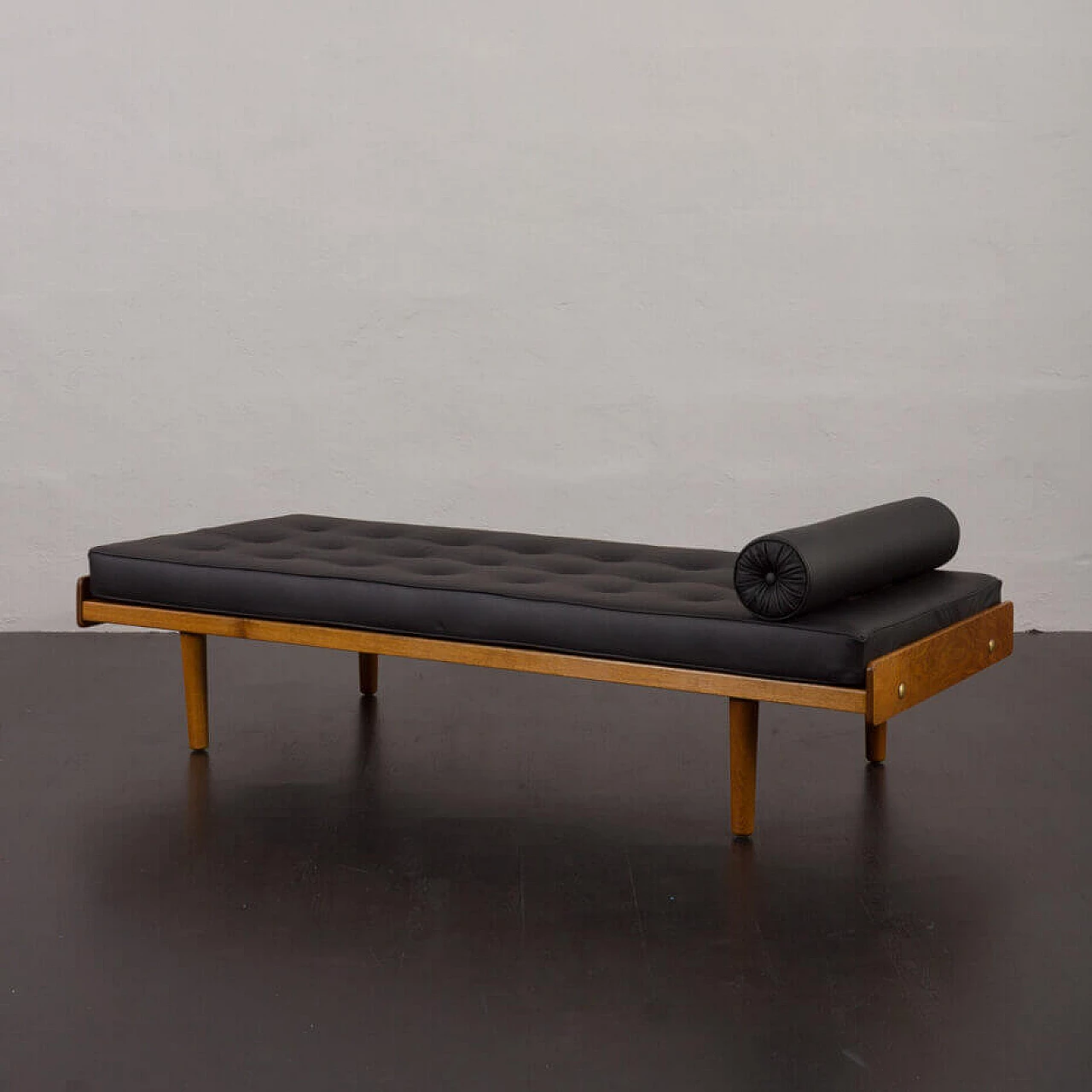 Daybed G19 in oak and black leather by Ejvind A. Johansson for FDB Furniture, 1960s 4