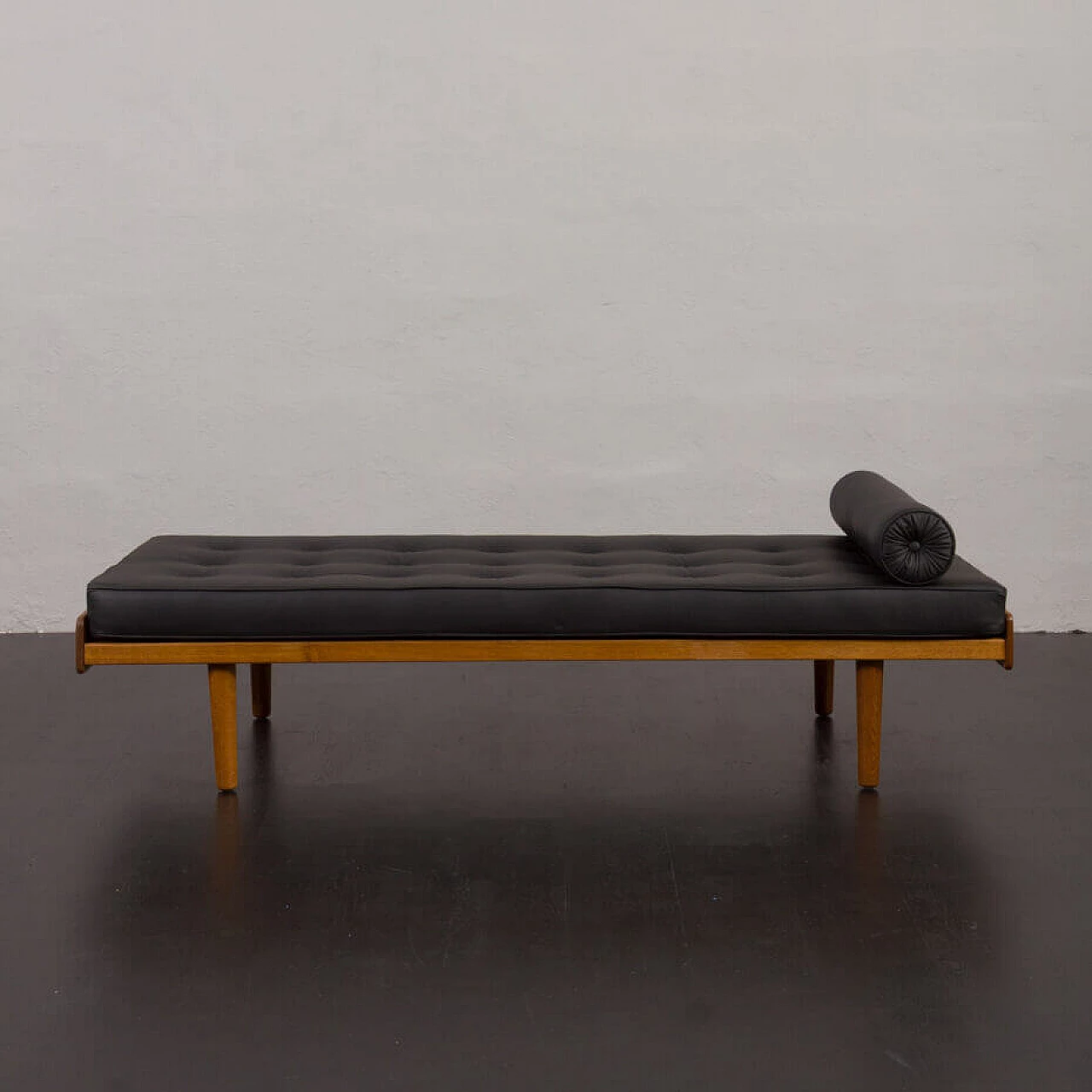 Daybed G19 in quercia e pelle nera di Ejvind A. Johansson per FDB Furniture, anni '60 5