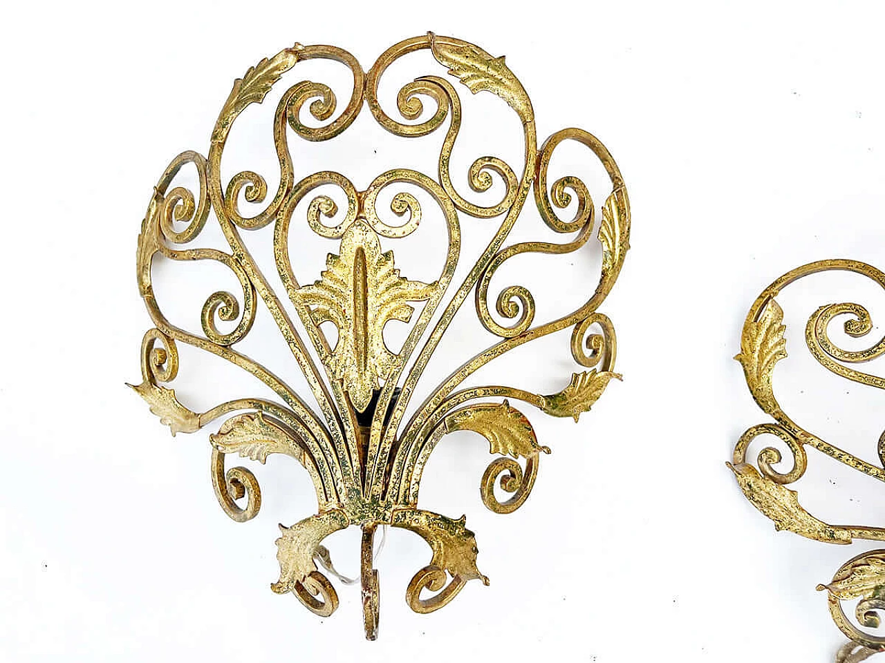 Pair of gold-decorated wrought iron wall sconces attributed to Pierluigi Colli, 1950s 1