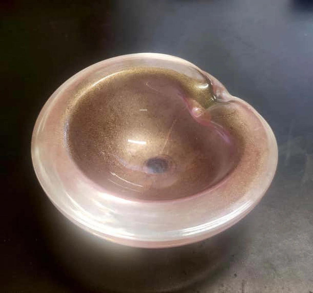 Peach-pink Murano glass ashtray with gold leaf, 1960s 1