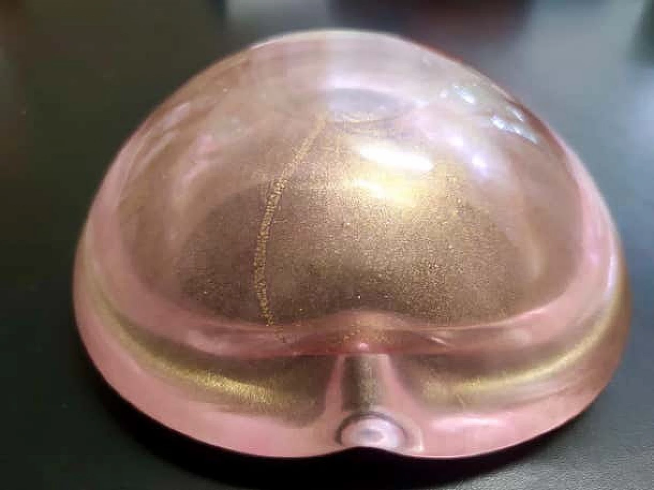 Peach-pink Murano glass ashtray with gold leaf, 1960s 4