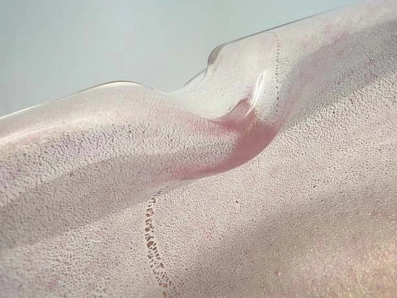 Peach-pink Murano glass ashtray with gold leaf, 1960s 5