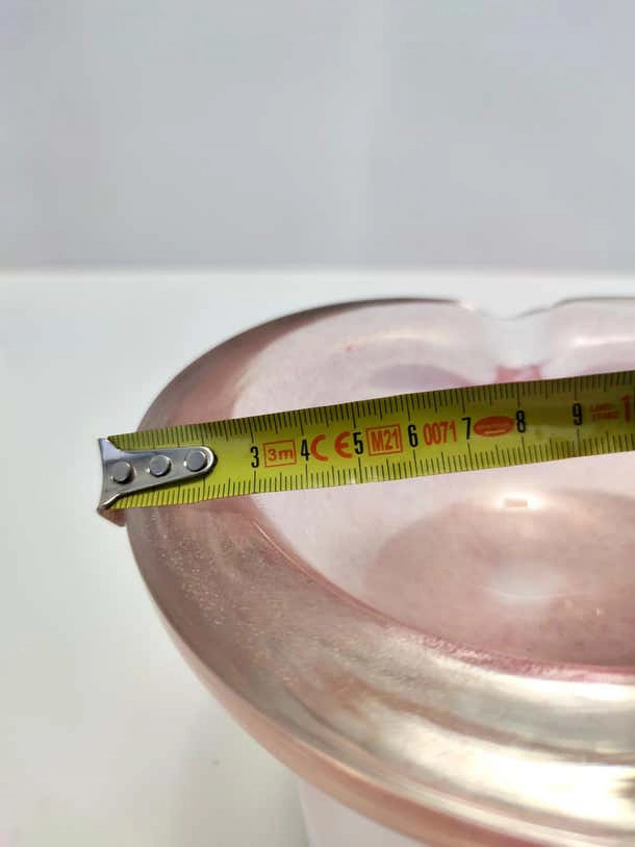 Peach-pink Murano glass ashtray with gold leaf, 1960s 8