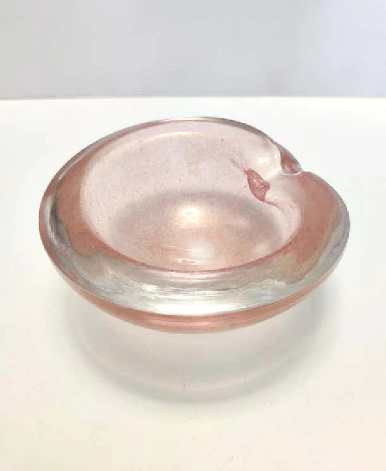 Peach-pink Murano glass ashtray with gold leaf, 1960s 12