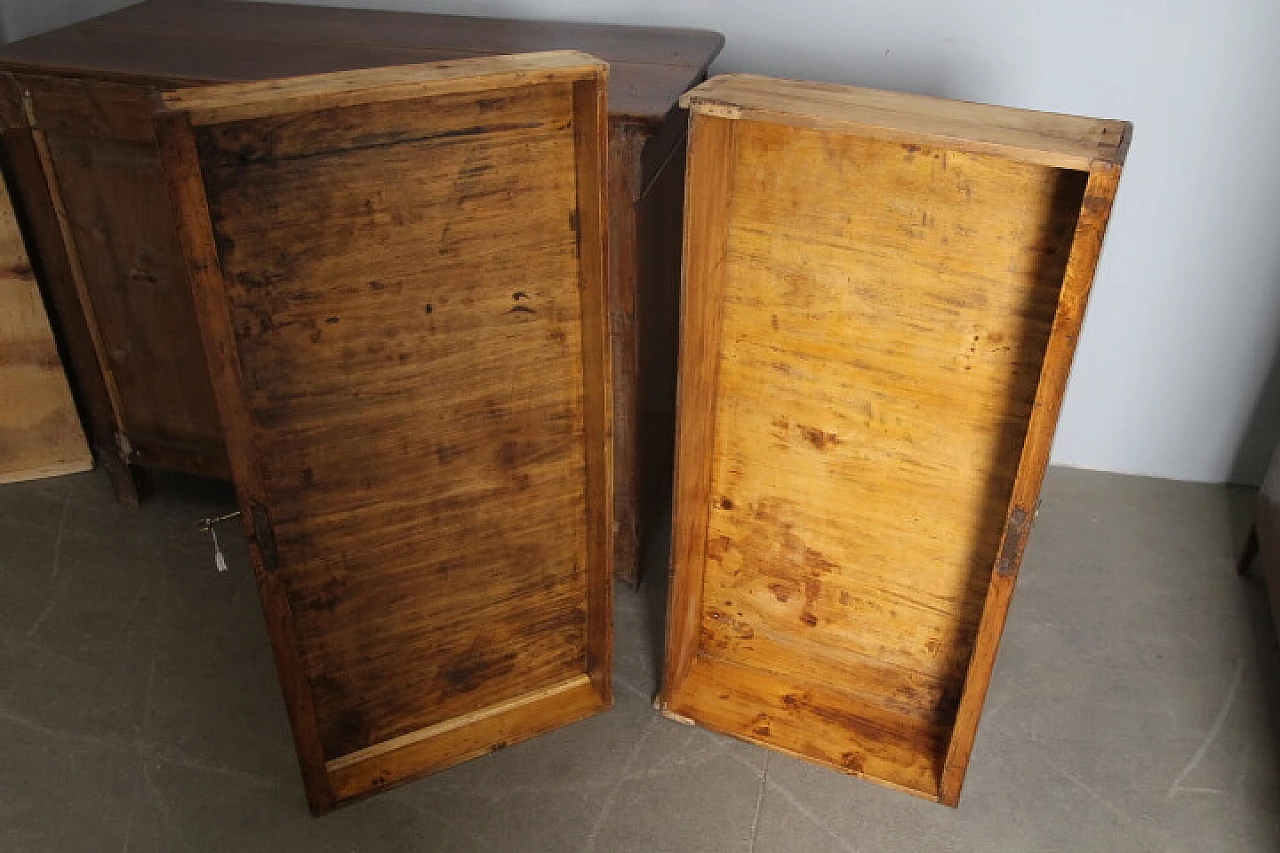 Cassettone Luigi Filippo cappuccino in noce massello con piedi a pigna, 1840 4