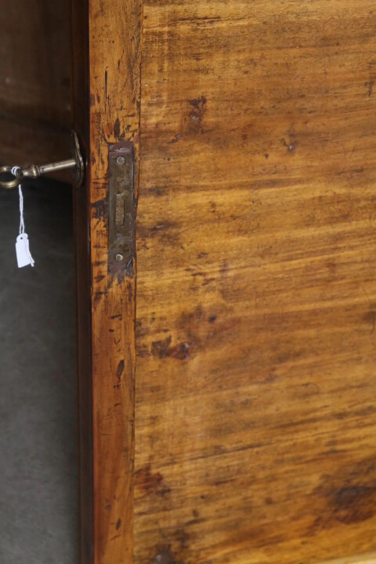 Cassettone Luigi Filippo cappuccino in noce massello con piedi a pigna, 1840 5