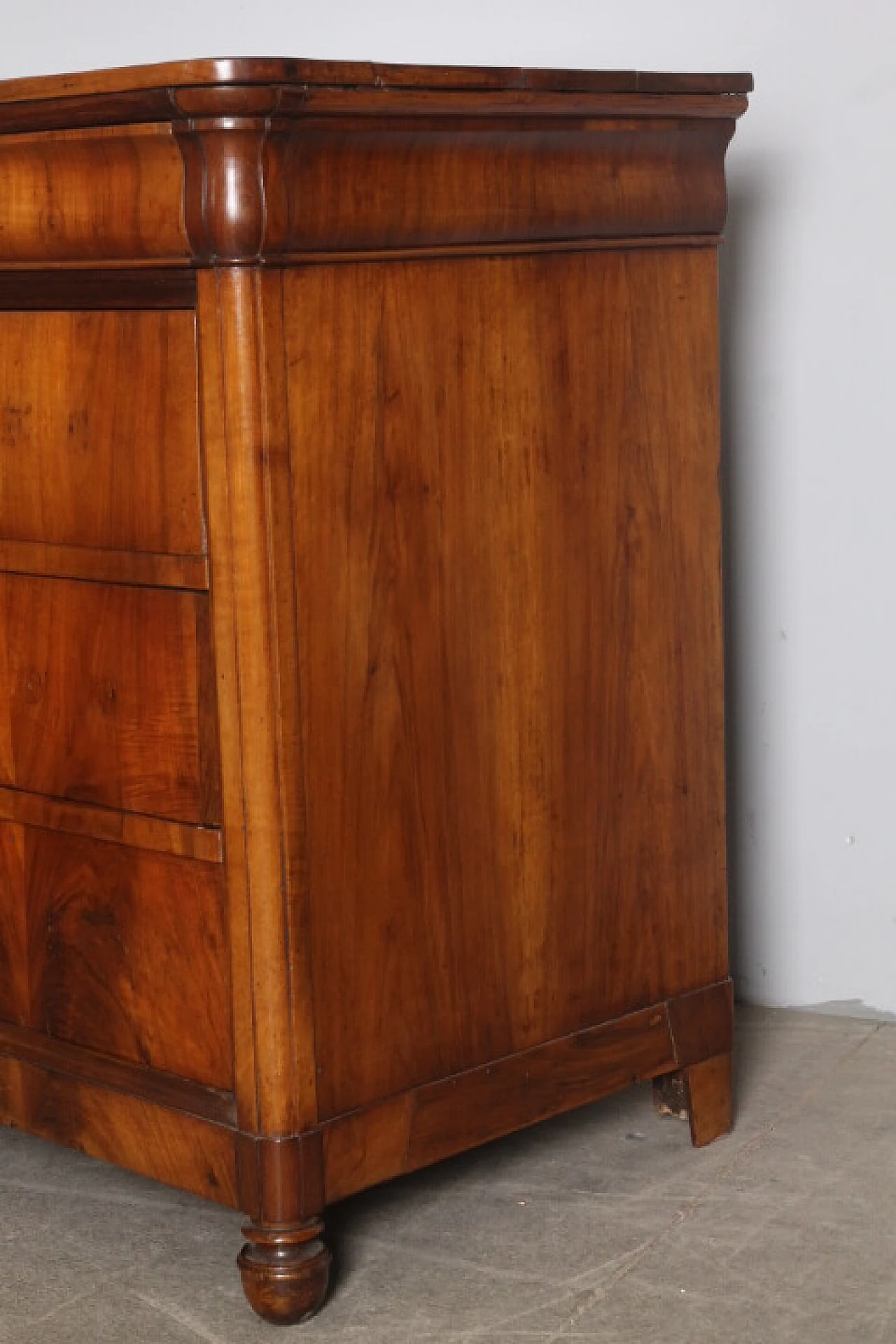 Cassettone Luigi Filippo cappuccino in noce massello con piedi a pigna, 1840 7