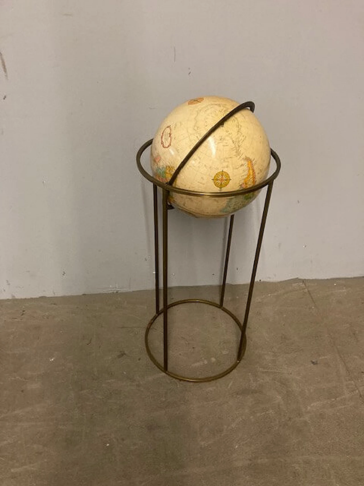 Mappamondo girevole in carta con struttura in metallo, anni '60 3