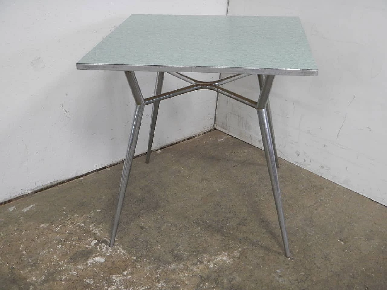 Tavolo con gambe in metallo con piano in formica verde, anni '50 4