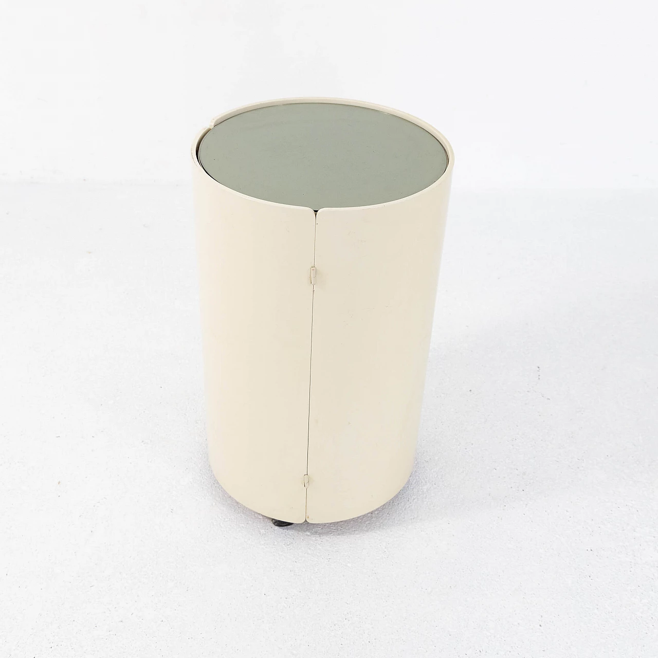 Comodino con anta in legno laccato e piano in vetro, anni '70 5