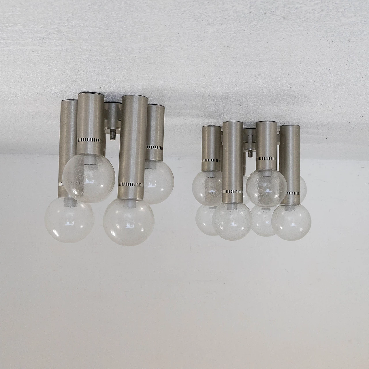 Coppia di plafoniere in alluminio e vetro pulegoso, anni '70 2