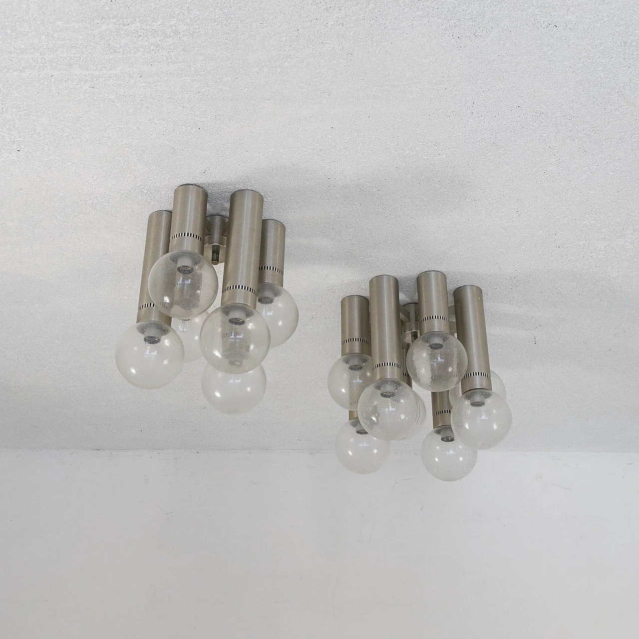 Coppia di plafoniere in alluminio e vetro pulegoso, anni '70 3