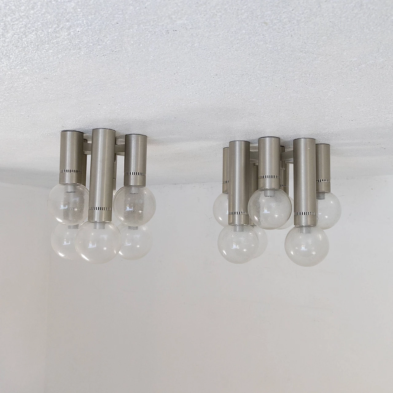 Coppia di plafoniere in alluminio e vetro pulegoso, anni '70 5