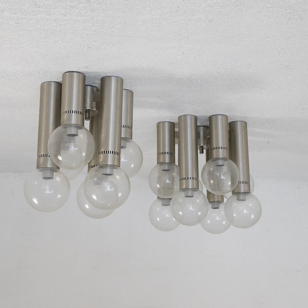 Coppia di plafoniere in alluminio e vetro pulegoso, anni '70 8