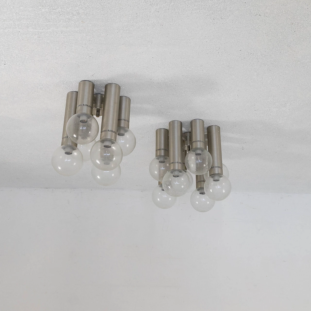 Coppia di plafoniere in alluminio e vetro pulegoso, anni '70 9