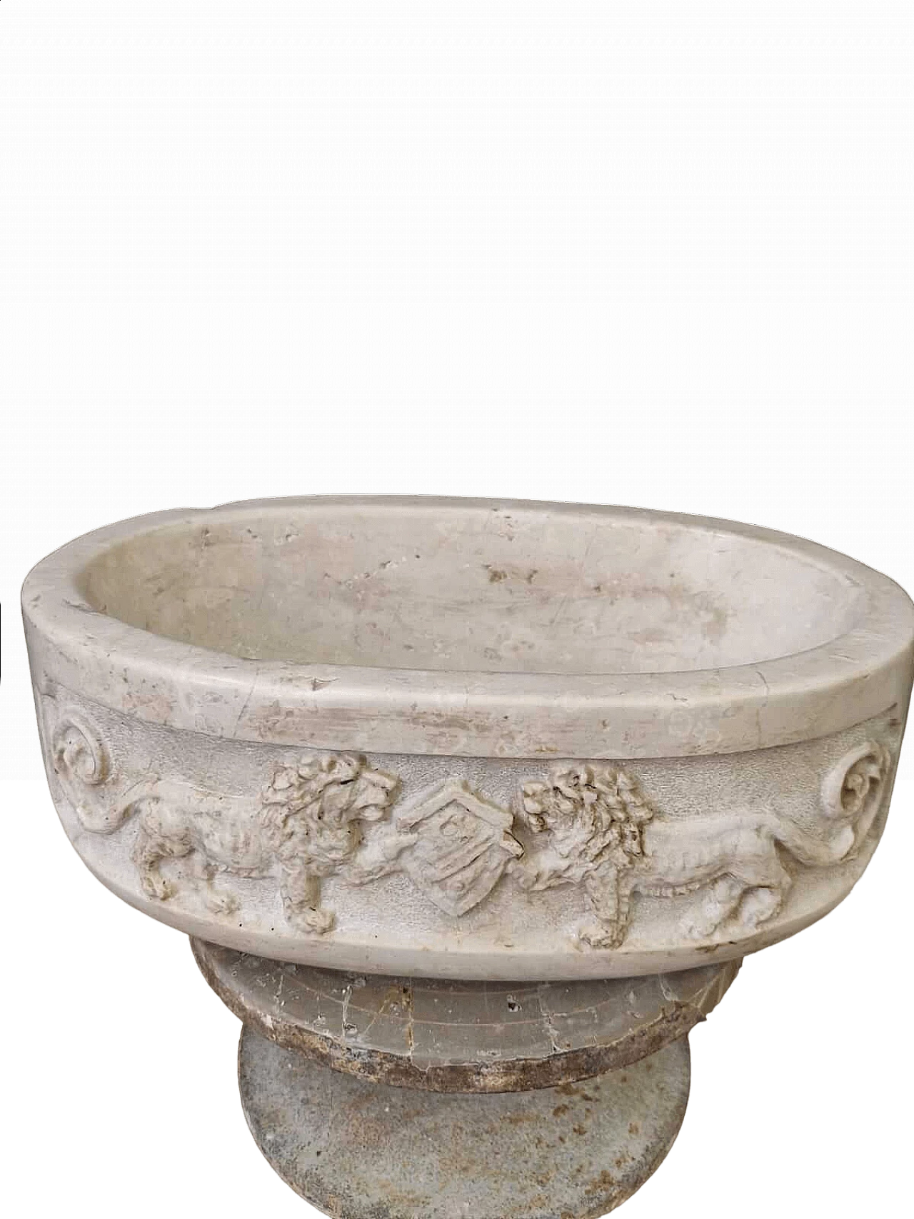 Oval bowl in Botticino marble decorated with two lions, 19th century 6