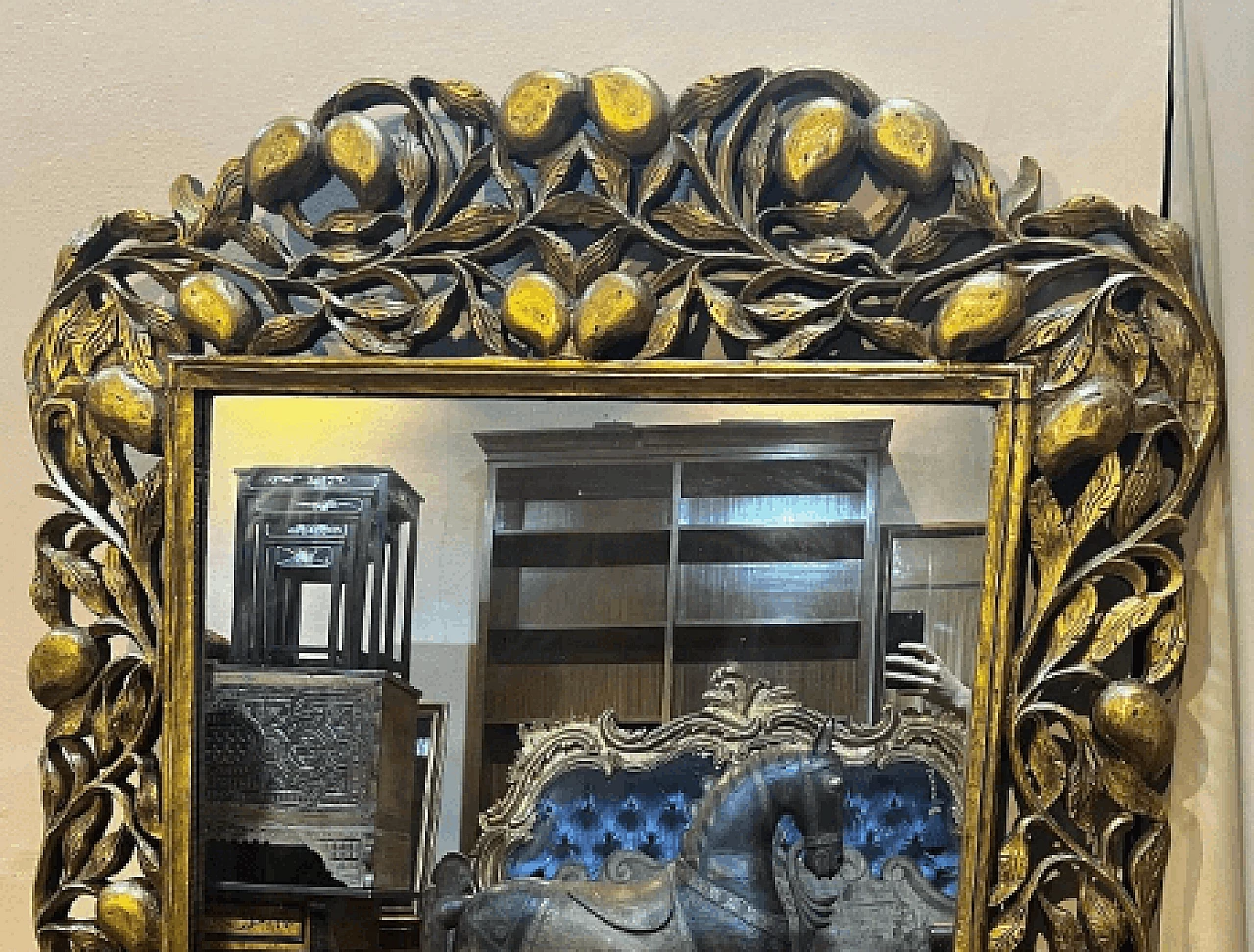 Specchio sudamericano in legno dorato e intagliato, '800 5