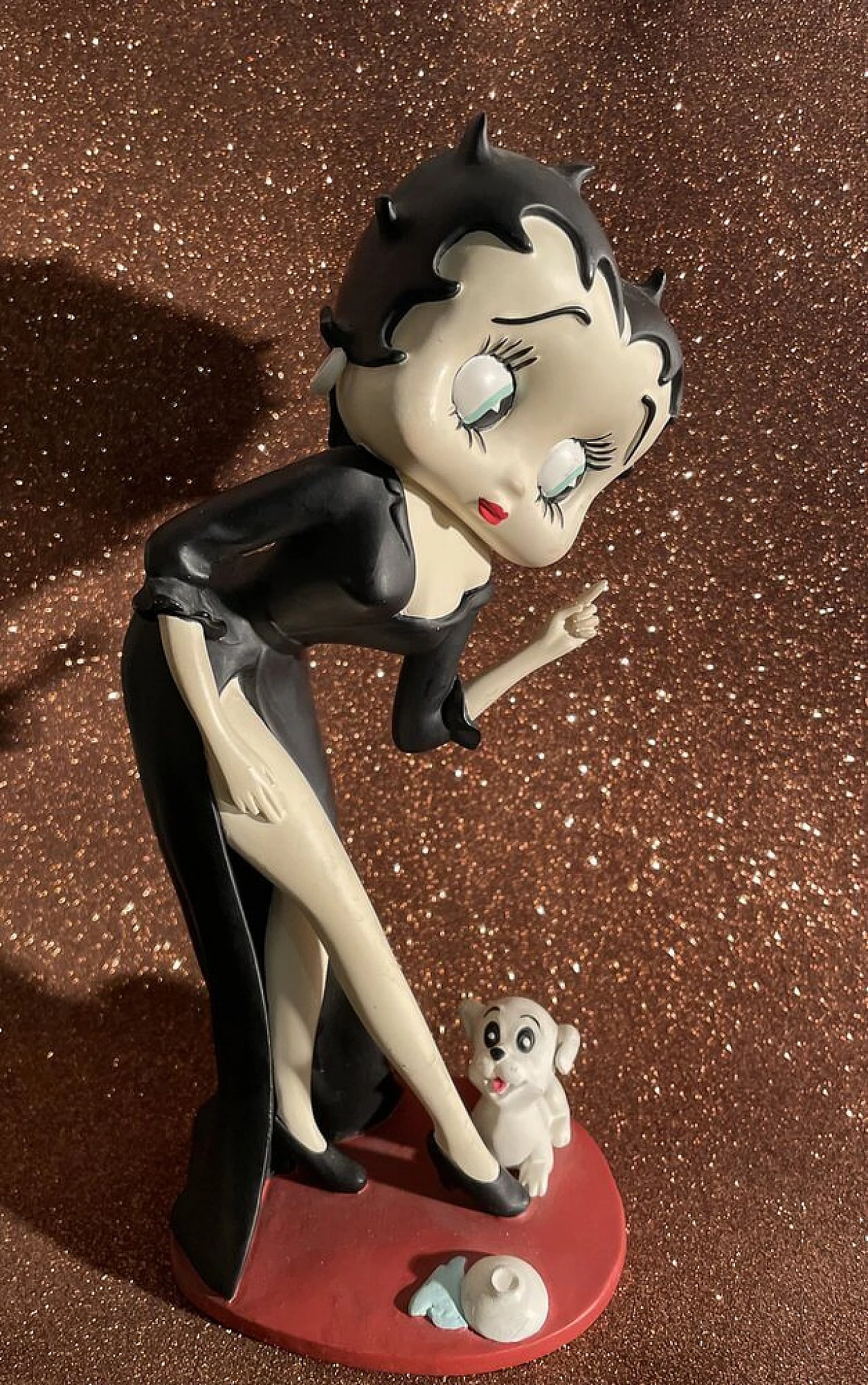 Betty Boop collectible figurine with black dress and small dog by Fleischer Studios, 2007 1