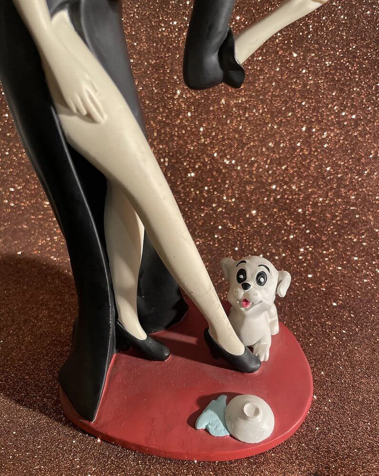 Betty Boop collectible figurine with black dress and small dog by Fleischer Studios, 2007 2