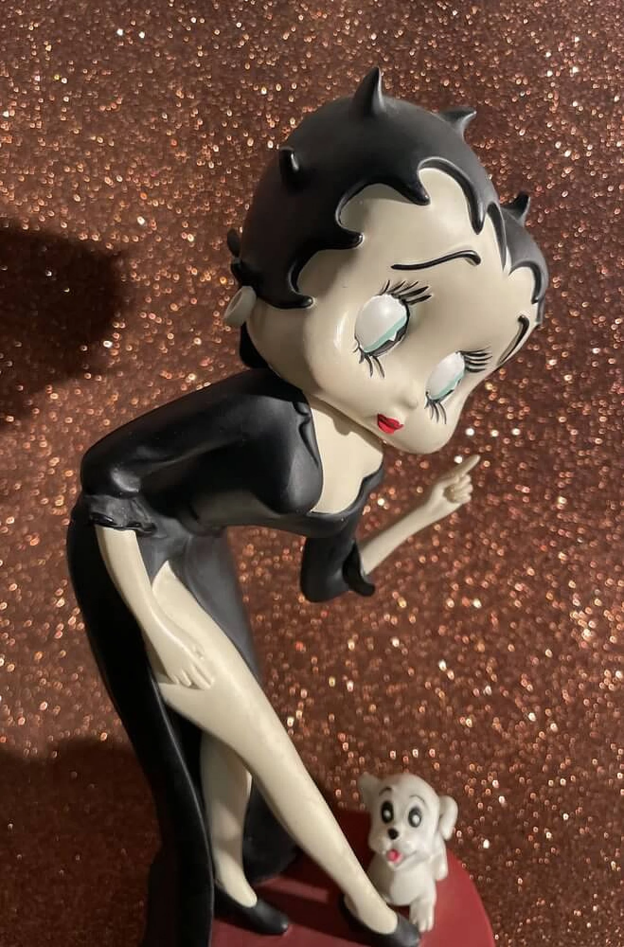 Betty Boop collectible figurine with black dress and small dog by Fleischer Studios, 2007 3