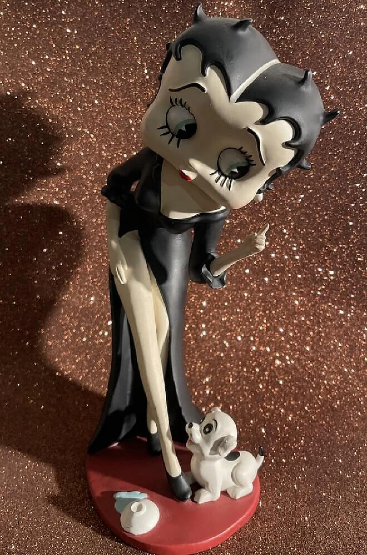 Betty Boop collectible figurine with black dress and small dog by Fleischer Studios, 2007 7
