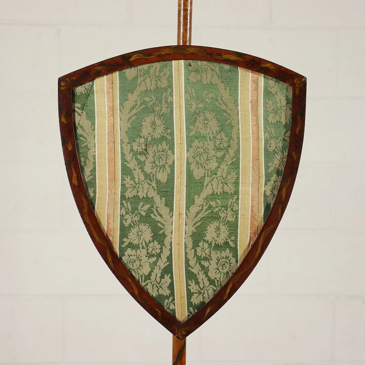 Pair of pole screen with embroidered fabric, 19th century 3