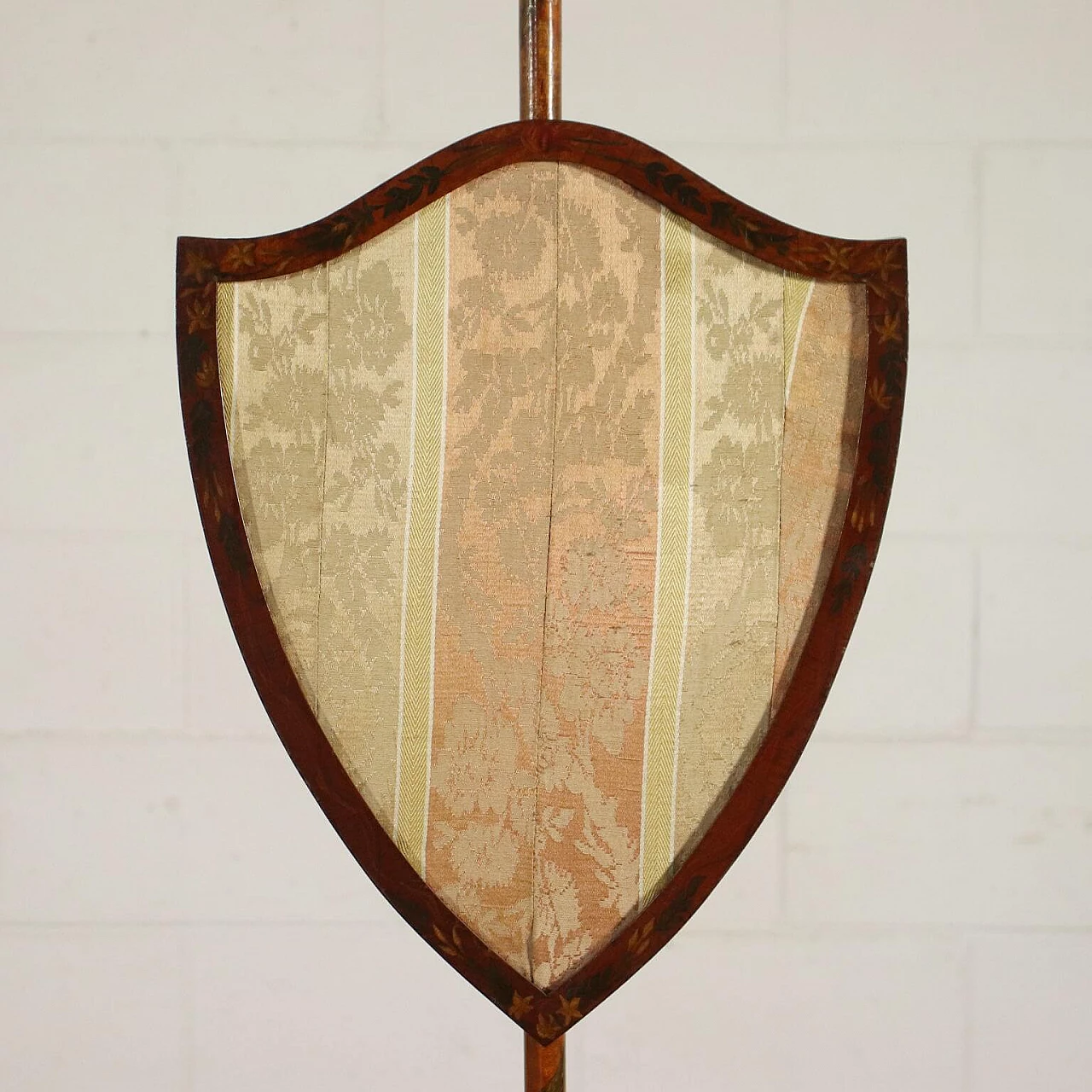 Pair of pole screen with embroidered fabric, 19th century 4