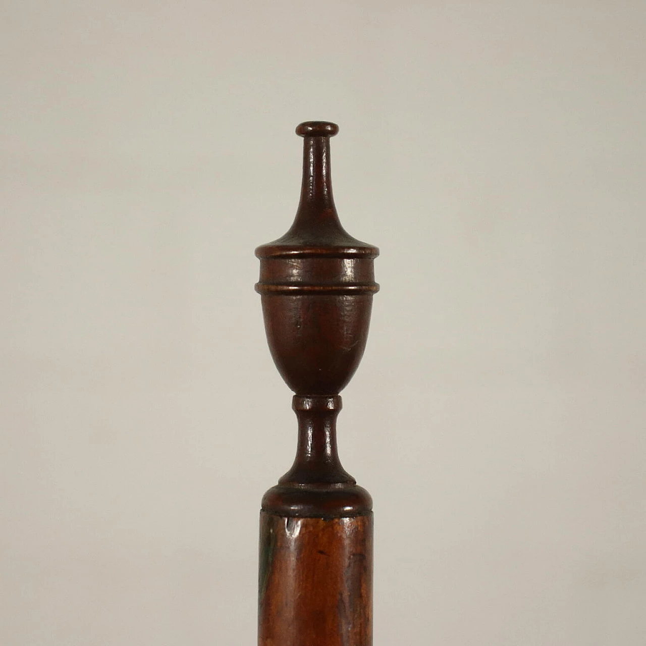 Pair of pole screen with embroidered fabric, 19th century 5