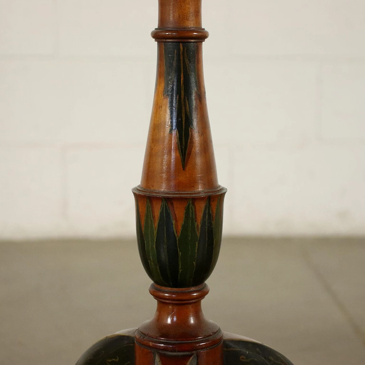 Pair of pole screen with embroidered fabric, 19th century 9