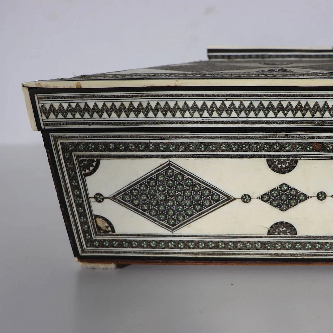 Sandalwood and bone sewing box, India, 19th century 7