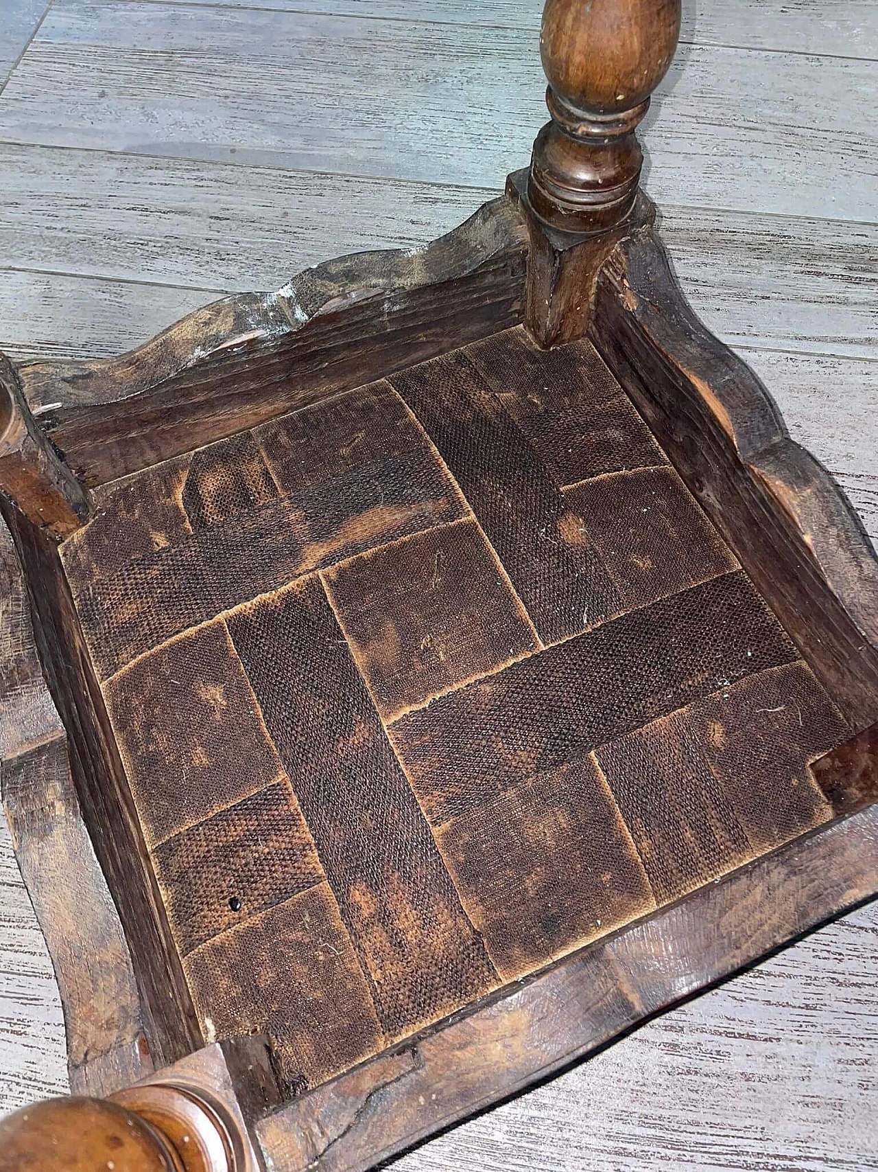 Wooden pouf with red velvet seat, early 20th century 3