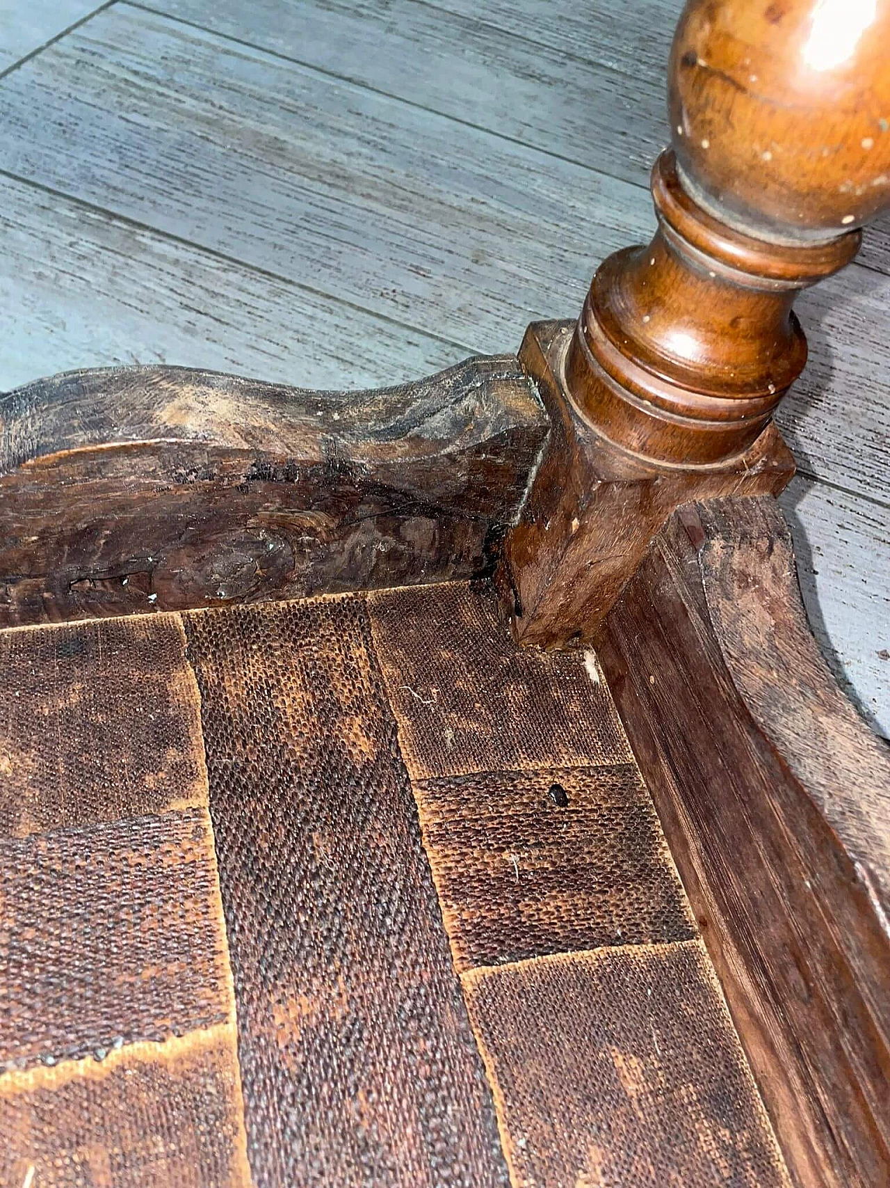 Wooden pouf with red velvet seat, early 20th century 5
