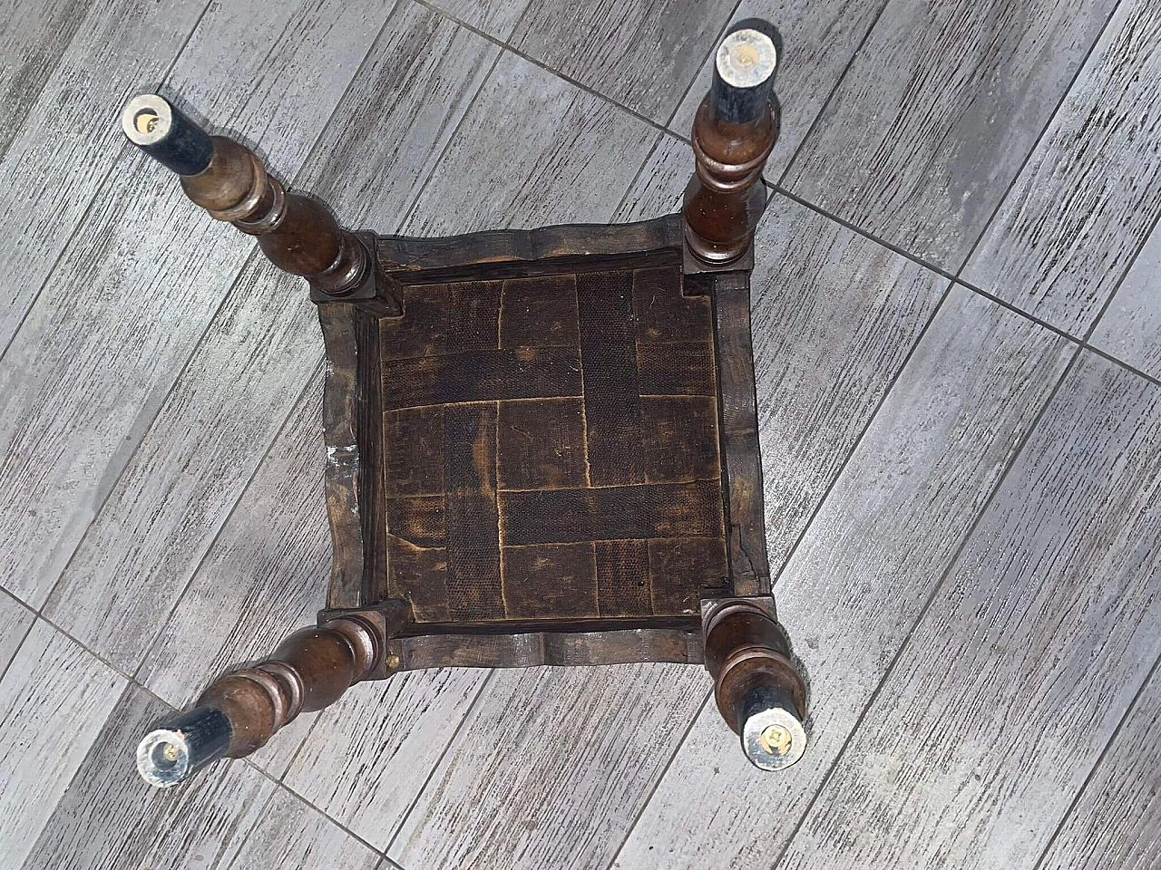 Wooden pouf with red velvet seat, early 20th century 7