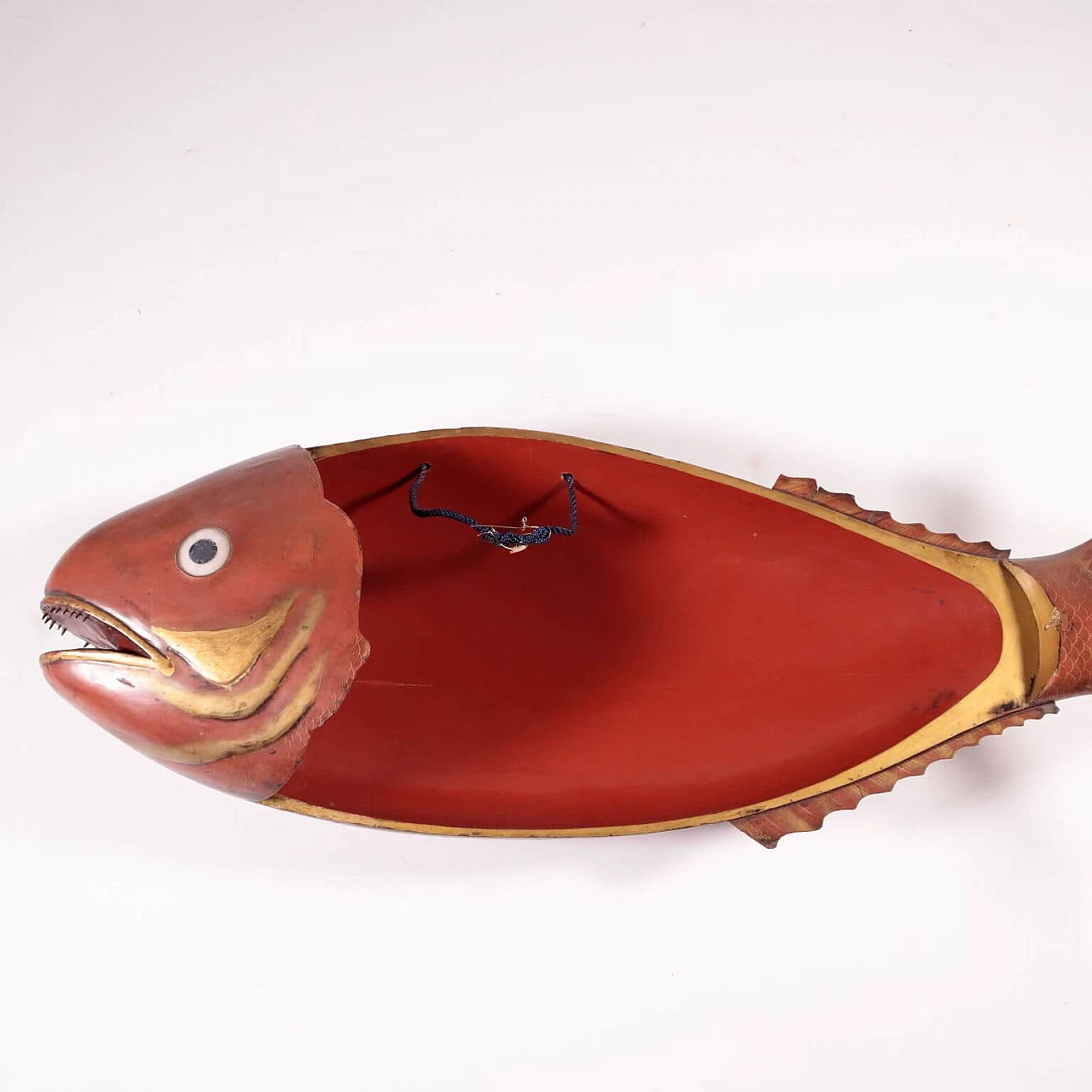 Carp-shaped box in wood and glass, 19th century 10