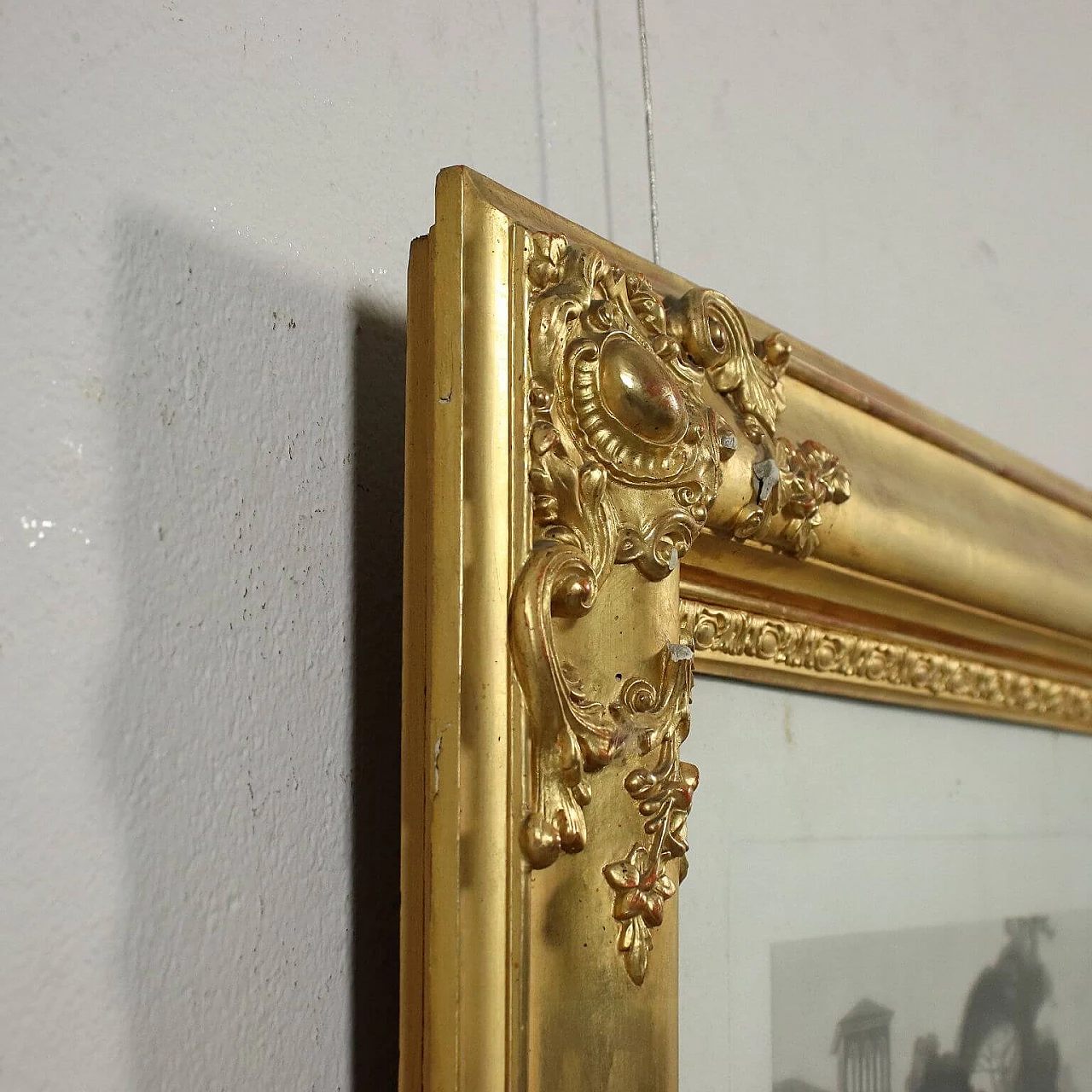 Pair of carved and gilded wooden frames with engravings, 19th century 10