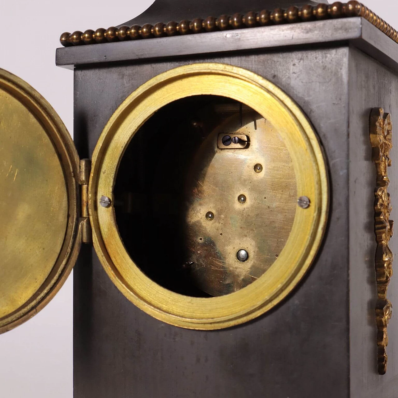 Napoleon III style bronze table clock, 19th century 8