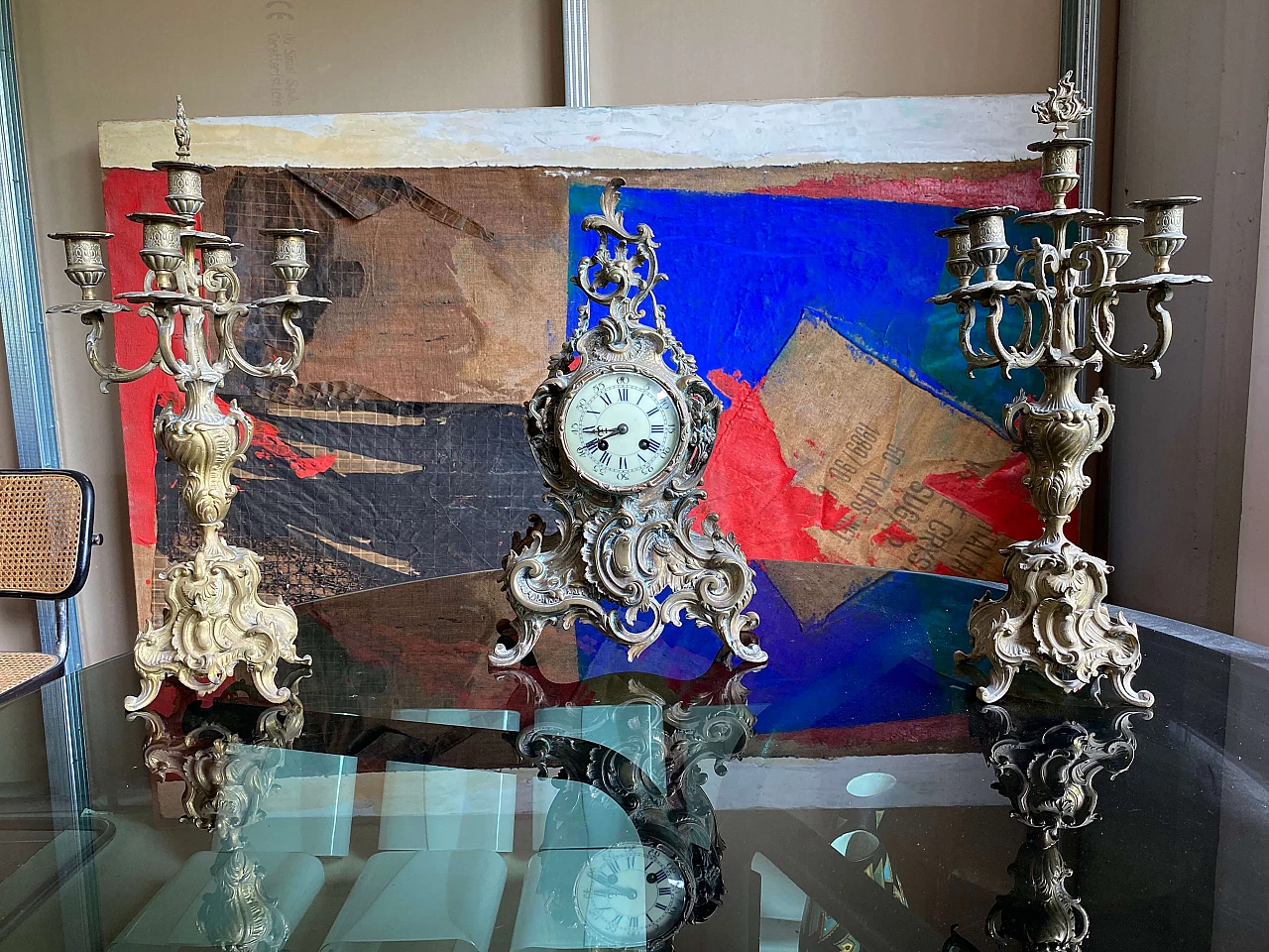 Trittico con orologio e coppia di candelabri in ottone, fine '800 1