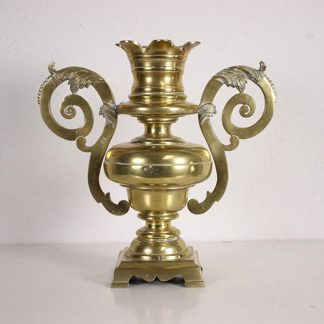 Gilded brass vase, 19th century 9