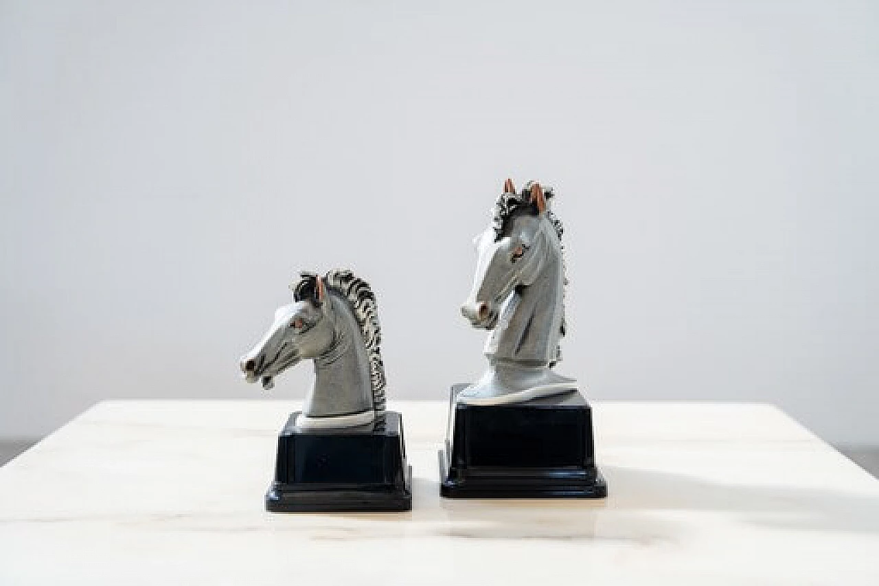 Coppia di sculture di teste di cavallo di Marcello Giorgio, anni '80 1