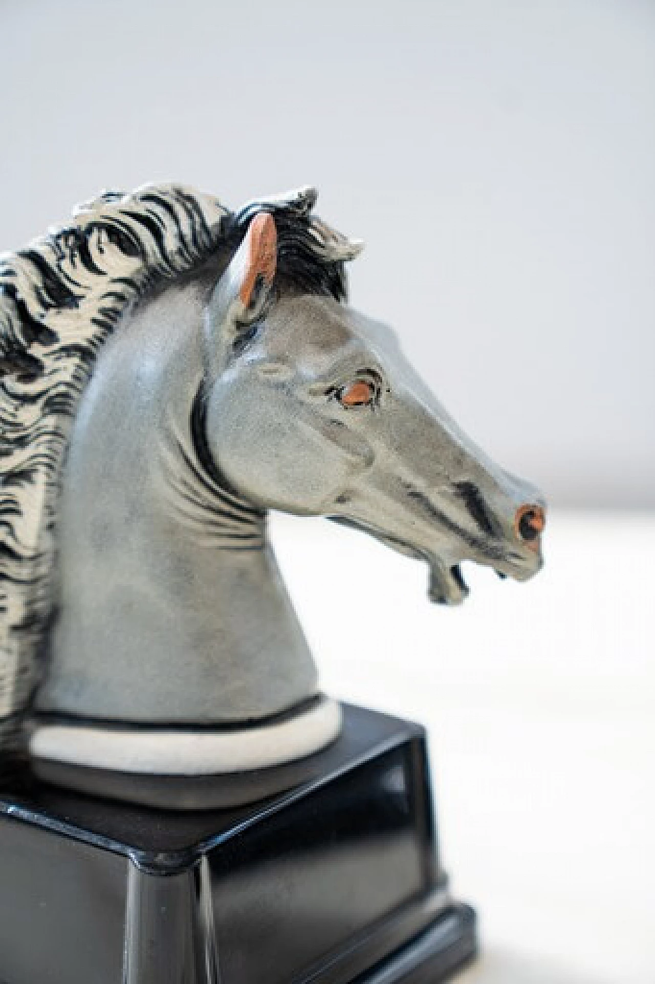 Coppia di sculture di teste di cavallo di Marcello Giorgio, anni '80 5