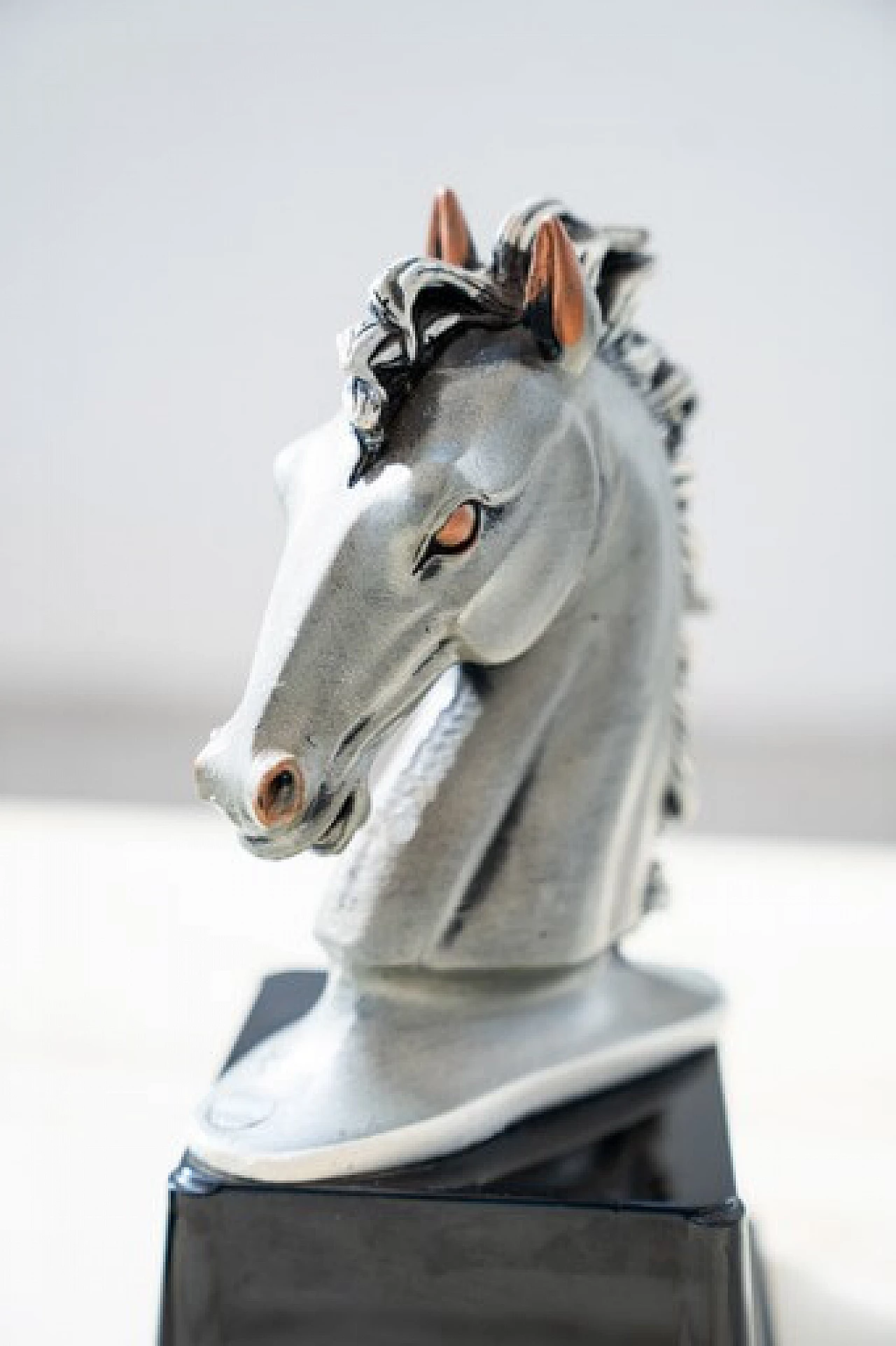 Coppia di sculture di teste di cavallo di Marcello Giorgio, anni '80 6